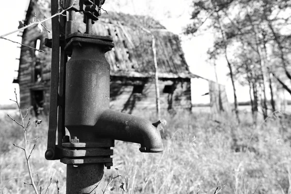 Immagine Antico Pozzo Acqua Fronte Vecchio Fienile — Foto Stock