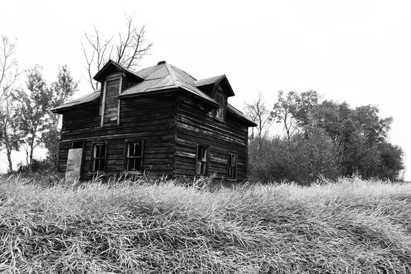 Black White Image Creepy Abandoned House Middle Agricultural Field — Stock Photo, Image