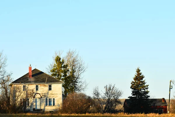 An image of an old run down and spooky looking farm house.