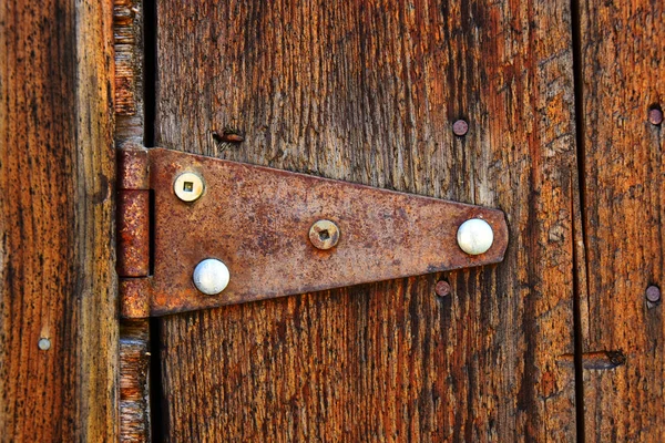 Une Image Rapprochée Une Vieille Rouillée Charnière Porte Antique Sur — Photo