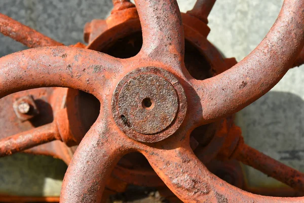 Uma Imagem Abstrata Uma Velha Roda Metal Enferrujado — Fotografia de Stock