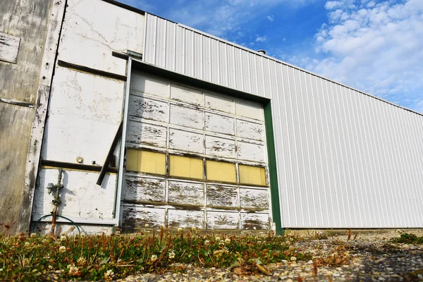 Image Old Weathered Worn Industrial Overhead Door Longer Used — Stock Photo, Image