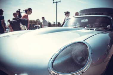 yakın ön eski klasik otomobil Far bokeh arka plan ile açık görülmektedir