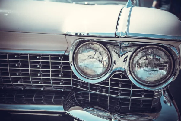 Close Front View Old Classic Car Headlight Outdoor Bokeh Background — Stock Photo, Image