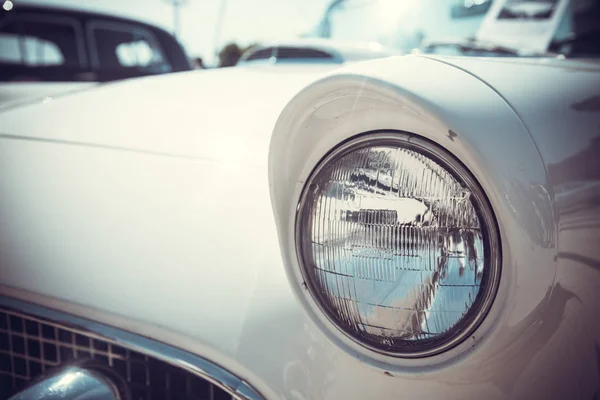 Close Front View Old Classic Car Headlight Outdoor Bokeh Background — Stok Foto