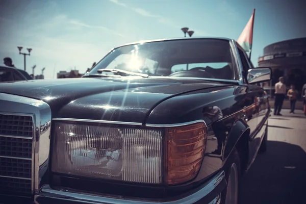 Gros Plan Vue Face Vieux Phare Voiture Classique Est Plein — Photo