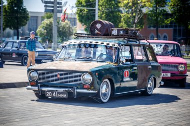 Minsk, Beyaz Rusya - 1 Mayıs 2017: Sergi eski retro otomobil