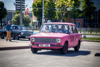 Minsk, Beyaz Rusya - 1 Mayıs 2017: Sergi eski retro otomobil