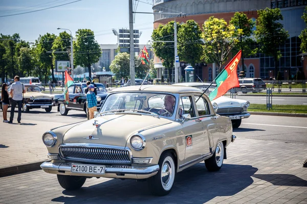Minsk, Beyaz Rusya - 1 Mayıs 2017: Sergi eski retro otomobil