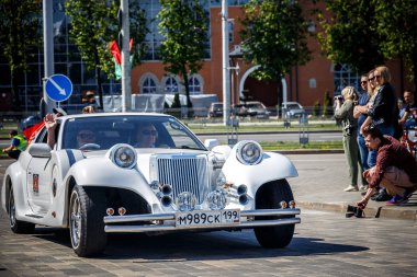 Minsk, Beyaz Rusya - 1 Mayıs 2017: Sergi eski retro otomobil