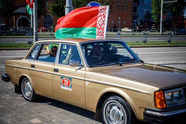 Minsk, Beyaz Rusya - 1 Mayıs 2017: Sergi eski retro otomobil