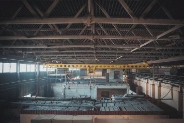 Eski terk edilmiş bir fabrikanın sanayi bölgesi.