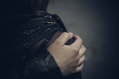 Din ve ölüm - çift, birbirimizi teselli kaybı içinde görüş-in cenazesinde