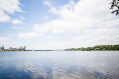 Minsk nehir şehir manzarası