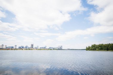Minsk nehir şehir manzarası