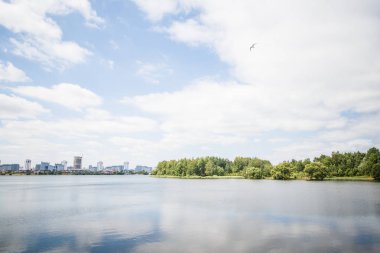 Minsk nehir şehir manzarası