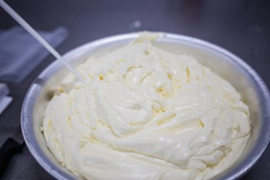 bir pastada bir fırın için krem