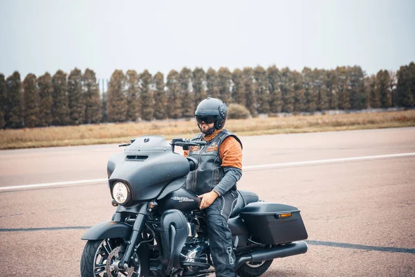Minsk Belarus Oktober 2018 Grupo Motociclistas Que Andam Moto Americana — Fotografia de Stock