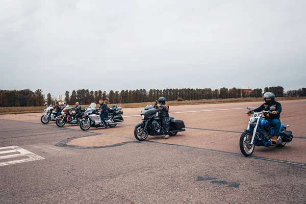 Minsk Vitryssland Oktober 2018 Grupp Cyklister Ridning Amerikanska Motorcyklar Harley — Stockfoto