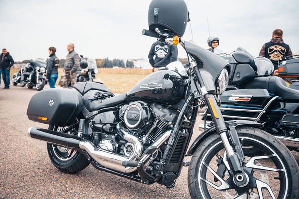 Minsk Vitryssland Oktober 2018 Grupp Cyklister Ridning Amerikanska Motorcyklar Harley — Stockfoto