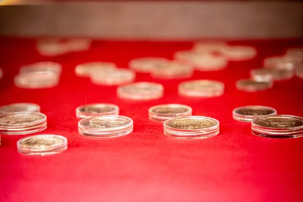 Pièces Sur Stand Dans Musée — Photo