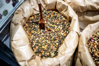 çay bir çanta ve kutular içinde özel çay salonu