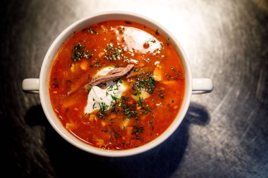 Nazik çorba solyanka çorba, sebze ve sığır eti