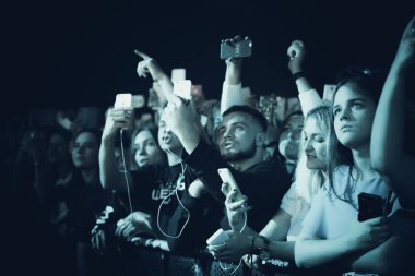 Minsk, Beyaz Rusya - 20 Eylül, 2018: kalabalık konser - retro tarzı fotoğraf