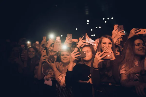 Mińsk Białoruś Września 2018 Tłum Koncert Zdjęcie Stylu Retro — Zdjęcie stockowe