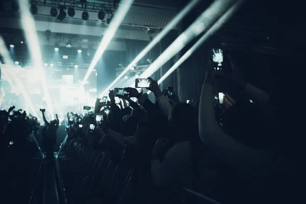 Mińsk, Białoruś - 20 września, 2018: tłum na koncert - retro st — Zdjęcie stockowe