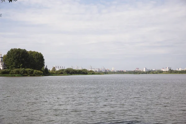 Park Der Innenstadt Bei Sonnigem Sommerwetter — Stockfoto