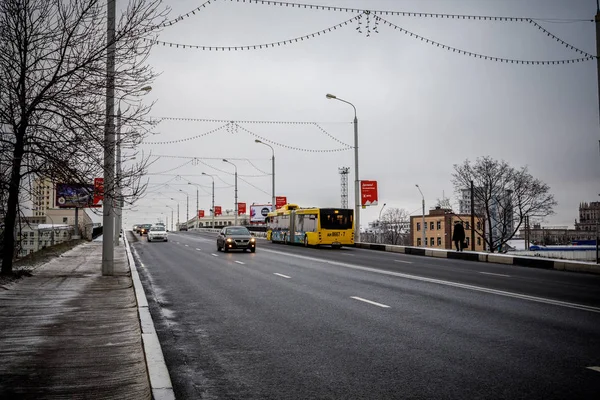 Minsk Weißrussland Dezember 2018 Autos Fahren Winter Auf Einer Stadtstraße — Stockfoto