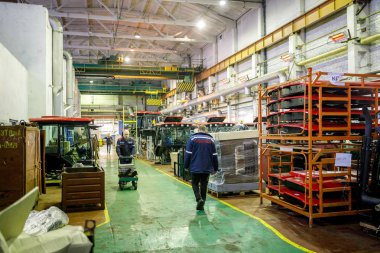 Minsk, Beyaz Rusya - 1 Aralık 2018: fabrika üretimi traktörler ve bileşenleri için onlar için