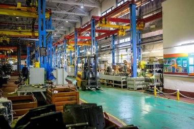 Minsk, Beyaz Rusya - 1 Aralık 2018: fabrika üretimi traktörler ve bileşenleri için onlar için