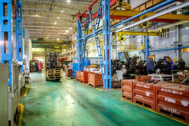 Minsk, Beyaz Rusya - 1 Aralık 2018: fabrika üretimi traktörler ve bileşenleri için onlar için