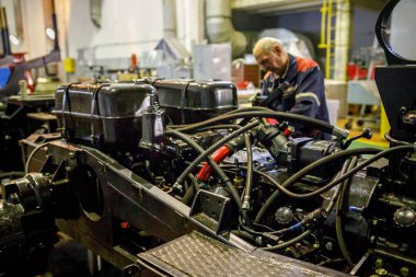 Minsk, Beyaz Rusya - 1 Aralık 2018: fabrika üretimi traktörler ve bileşenleri için onlar için