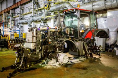 Minsk, Beyaz Rusya - 1 Aralık 2018: fabrika üretimi traktörler ve bileşenleri için onlar için
