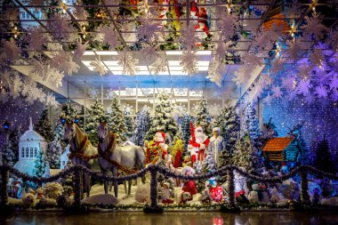 Noel ağacı 2019, Noel süsleri, peri rakamlar ve oyuncaklar