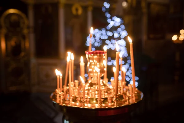 Queimando Velas Templo Ortodoxo Durante Celebração Natal — Fotografia de Stock