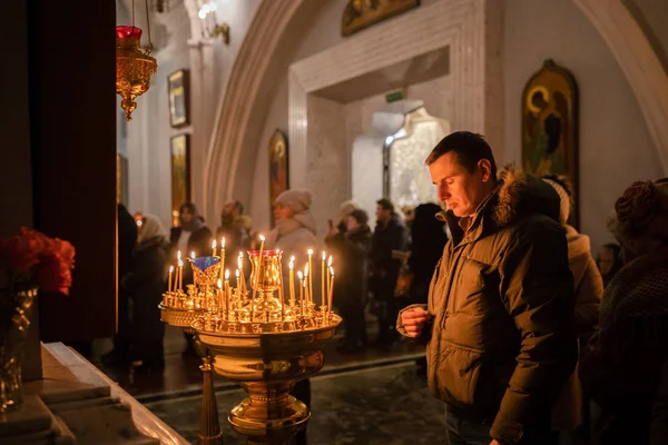 Minsk Belarus Yanuario 2019 Los Ortodoxos Celebran Navidad Iglesia —  Fotos de Stock