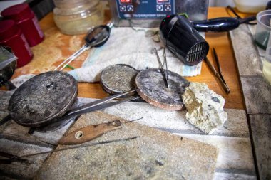 İş takı atölyesinde ustanın yeri