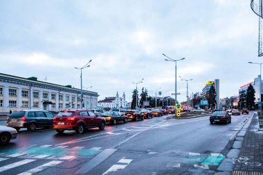 Minsk, Beyaz Rusya - 3 Mart, 2019: trafik reçel şehir merkezi d