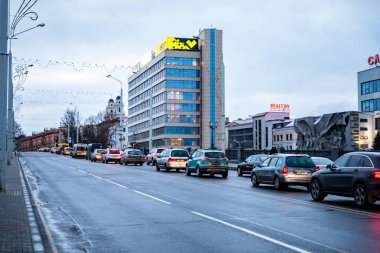 Minsk, Beyaz Rusya - 3 Mart, 2019: trafik reçel şehir merkezi d