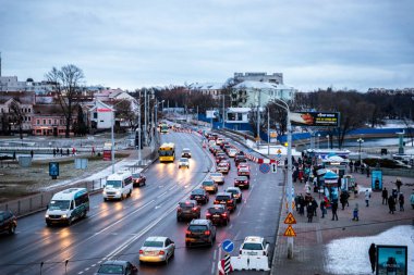 Minsk, Beyaz Rusya - 3 Mart, 2019: trafik reçel şehir merkezi d