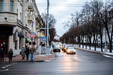 Minsk, Beyaz Rusya - 3 Mart, 2019: trafik reçel şehir merkezi d
