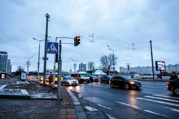 Minsk, Vitryssland - 3 mars 2019: traffic jam i city center d — Stockfoto