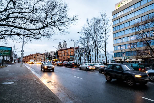 Minsk, Wit-Rusland - 3 maart, 2019: traffic jam in de stad centrum d — Stockfoto