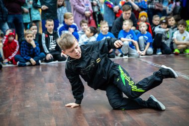Minsk, Beyaz Rusya - 24 Mart, 2019: break dance dans çocuk