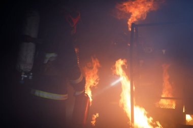 Mnsk, Beyaz Rusya - 24 Mart, 2019: itfaiye yangın söndürmek ben