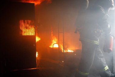 Mnsk, Beyaz Rusya - 24 Mart, 2019: itfaiye yangın söndürmek ben